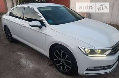 Седан Volkswagen Passat 2015 в Чернівцях