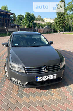 Седан Volkswagen Passat 2012 в Звягелі