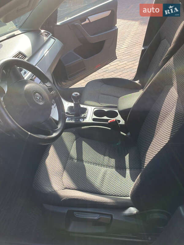Седан Volkswagen Passat 2012 в Звягеле