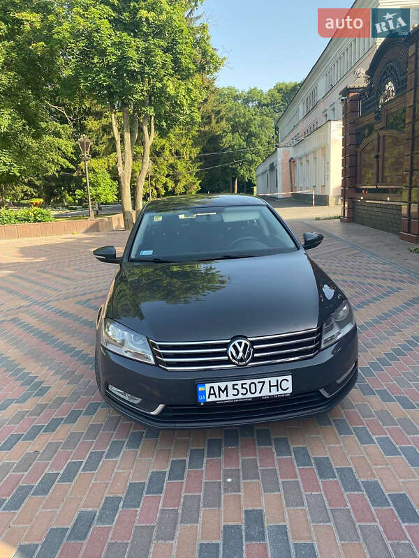 Седан Volkswagen Passat 2012 в Звягеле