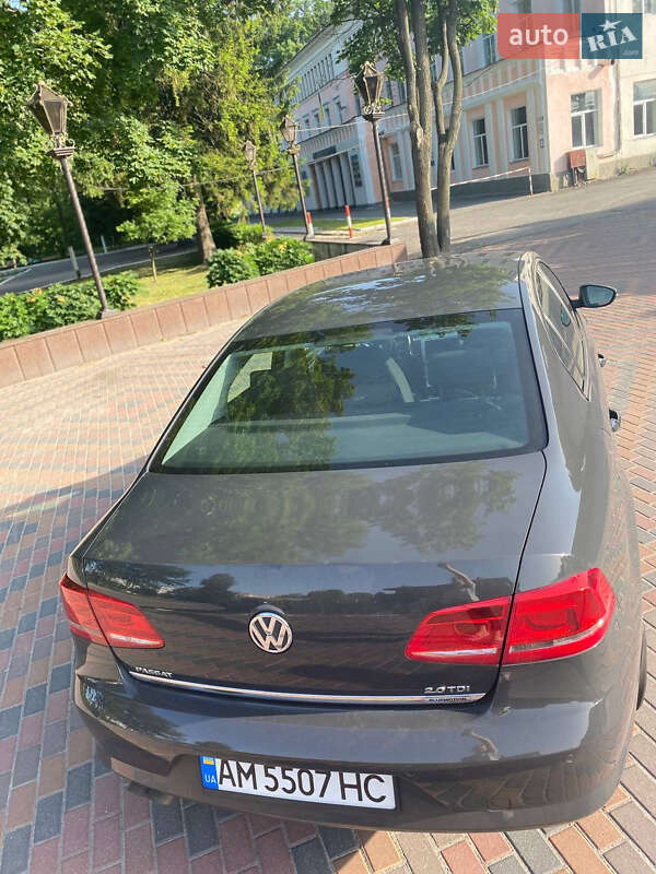 Седан Volkswagen Passat 2012 в Звягеле