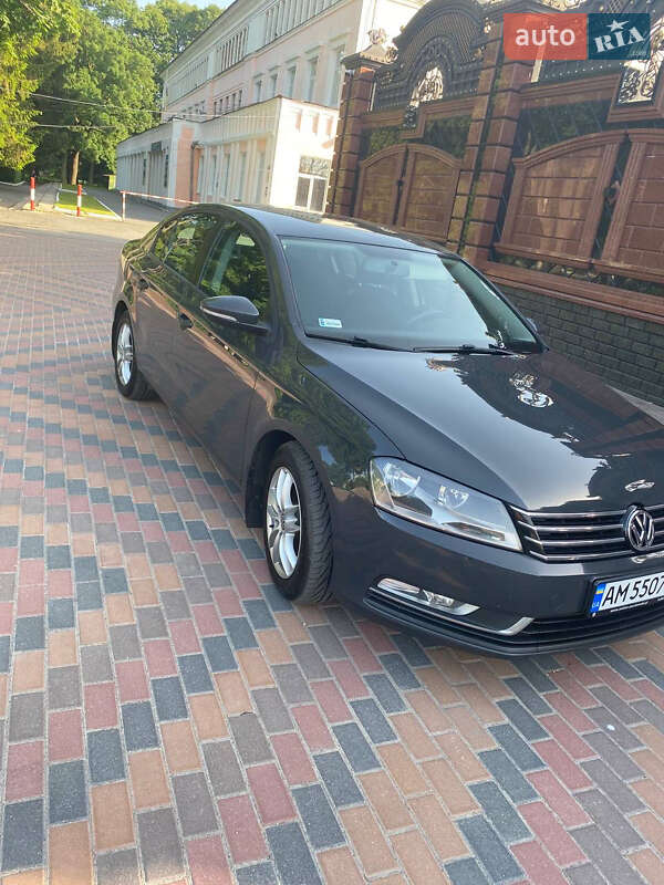 Седан Volkswagen Passat 2012 в Звягеле
