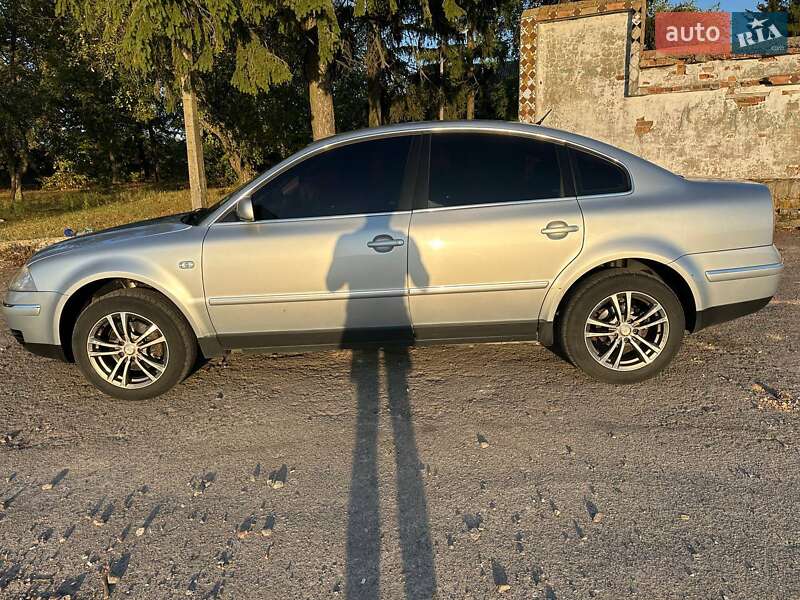 Седан Volkswagen Passat 2001 в Сарнах