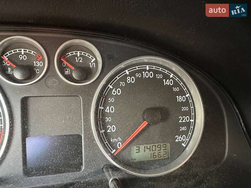 Седан Volkswagen Passat 2001 в Сарнах