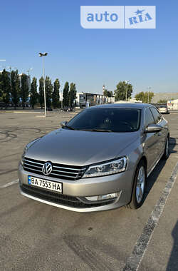 Седан Volkswagen Passat 2012 в Києві