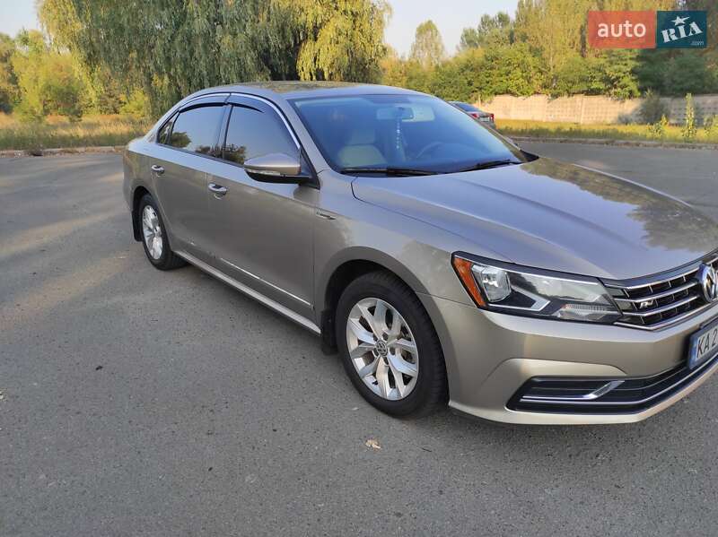 Седан Volkswagen Passat 2017 в Киеве