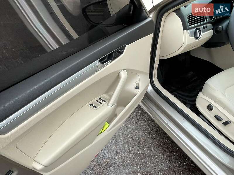 Седан Volkswagen Passat 2017 в Киеве