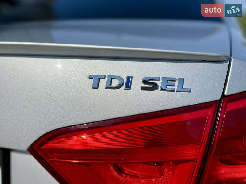 Седан Volkswagen Passat 2012 в Івано-Франківську