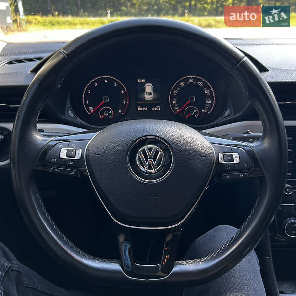 Седан Volkswagen Passat 2020 в Жовкве