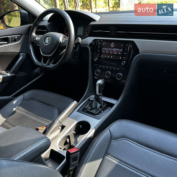 Седан Volkswagen Passat 2020 в Жовкве