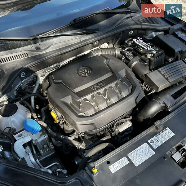 Седан Volkswagen Passat 2020 в Жовкве