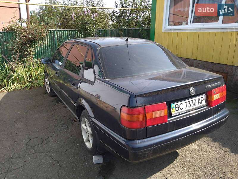 Седан Volkswagen Passat 1994 в Львове