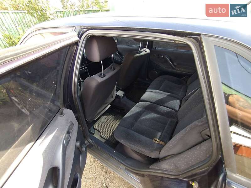 Седан Volkswagen Passat 1994 в Львове