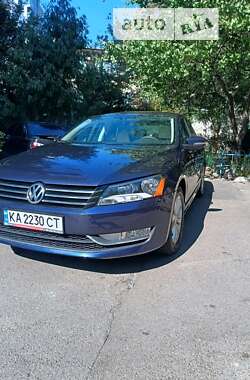 Седан Volkswagen Passat 2012 в Киеве