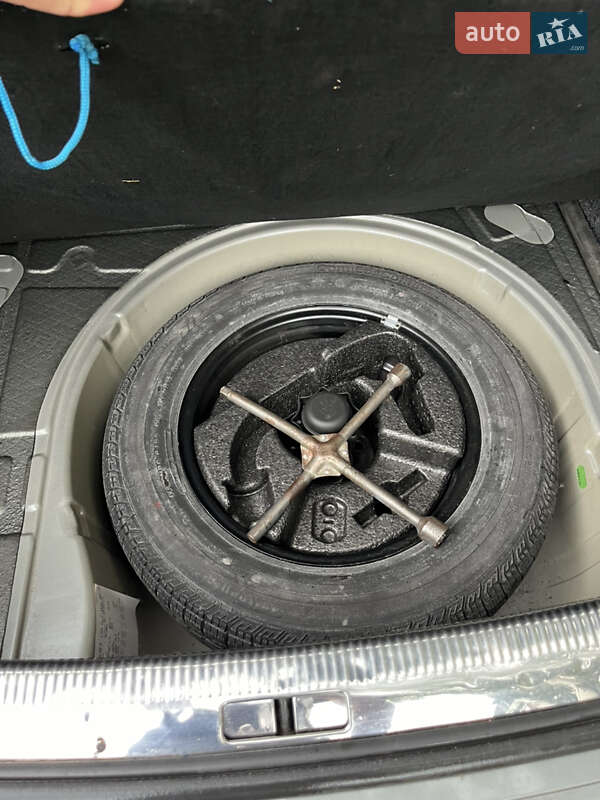 Седан Volkswagen Passat 2002 в Чернівцях