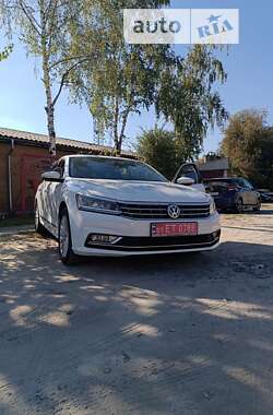 Седан Volkswagen Passat 2016 в Львове