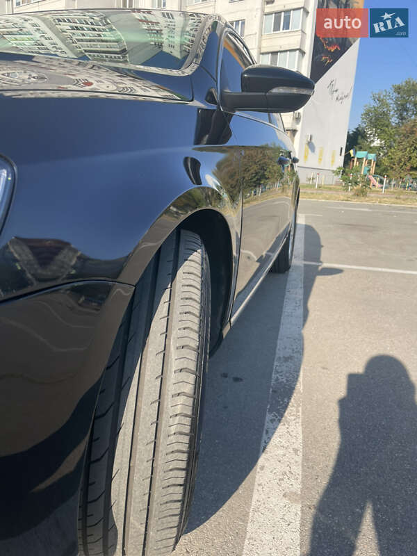 Универсал Volkswagen Passat 2011 в Киеве
