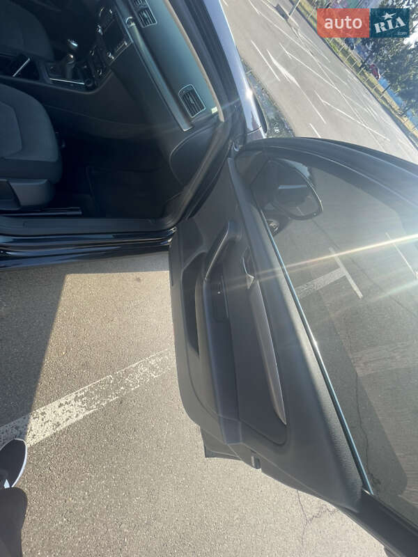 Универсал Volkswagen Passat 2011 в Киеве