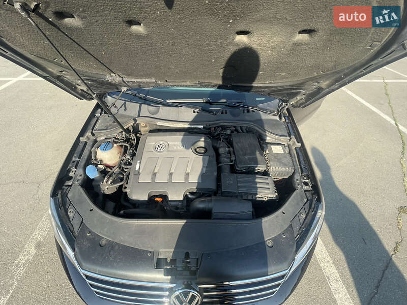 Универсал Volkswagen Passat 2011 в Киеве