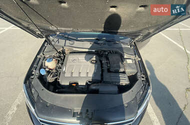 Універсал Volkswagen Passat 2011 в 