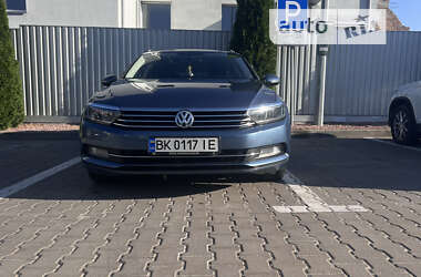 Универсал Volkswagen Passat 2015 в Ровно