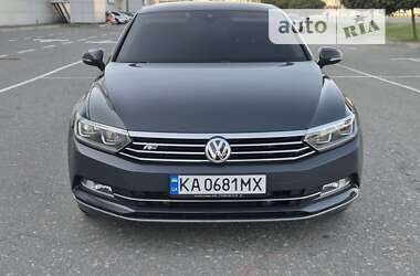 Седан Volkswagen Passat 2018 в Киеве