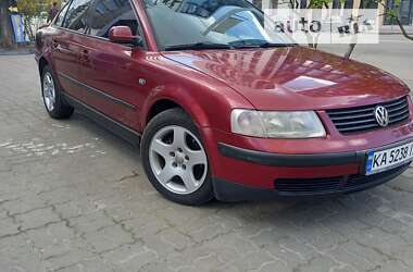 Седан Volkswagen Passat 1997 в Киеве