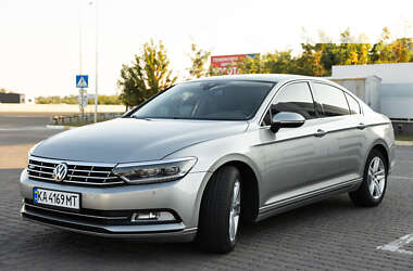 Седан Volkswagen Passat 2015 в Киеве