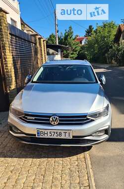 Універсал Volkswagen Passat 2019 в Одесі