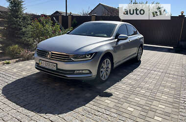 Седан Volkswagen Passat 2015 в Киеве