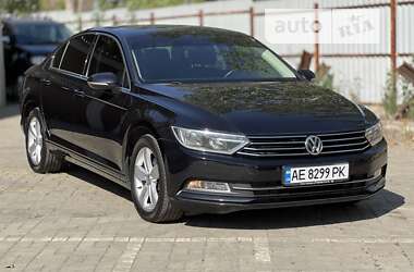 Седан Volkswagen Passat 2015 в Днепре