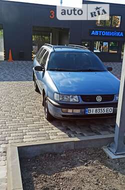 Універсал Volkswagen Passat 1995 в Гадячі