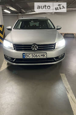 Универсал Volkswagen Passat 2011 в Львове