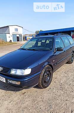 Универсал Volkswagen Passat 1995 в Глухове