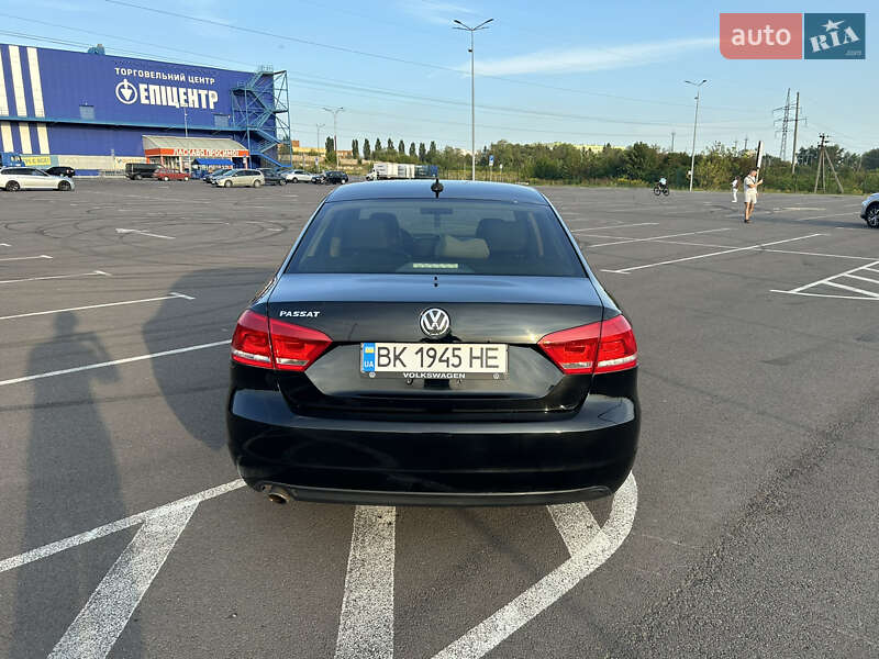 Седан Volkswagen Passat 2012 в Ровно
