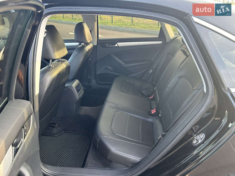 Седан Volkswagen Passat 2012 в Ровно