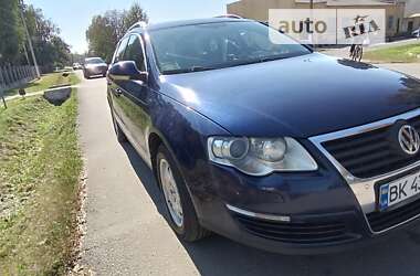 Универсал Volkswagen Passat 2010 в Ровно