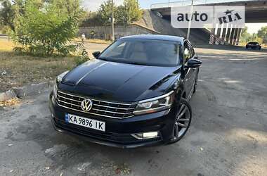 Седан Volkswagen Passat 2017 в Киеве