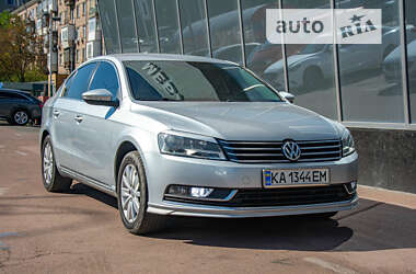 Седан Volkswagen Passat 2012 в Киеве