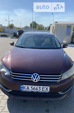 Седан Volkswagen Passat 2013 в Киеве