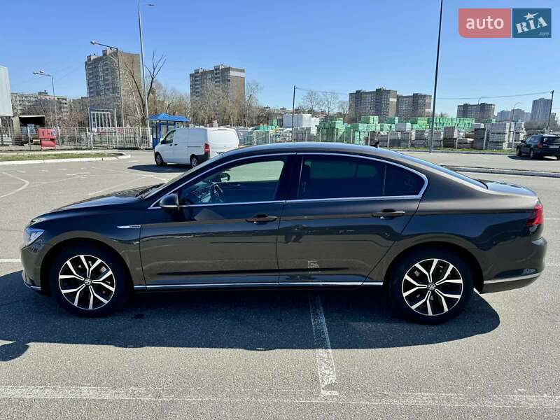 Седан Volkswagen Passat 2017 в Киеве