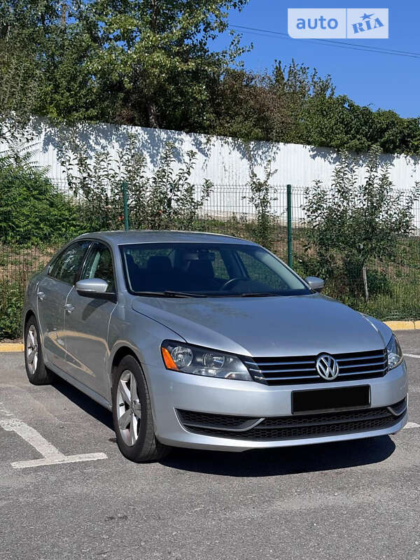 Седан Volkswagen Passat 2012 в Києві