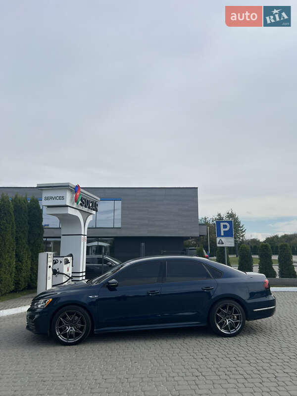 Седан Volkswagen Passat 2018 в Мостиске