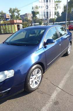 Седан Volkswagen Passat 2009 в Києві