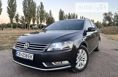 Универсал Volkswagen Passat 2012 в Тростянце