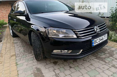 Седан Volkswagen Passat 2014 в Львові