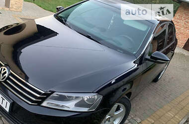 Седан Volkswagen Passat 2014 в Львові