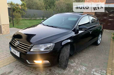 Седан Volkswagen Passat 2014 в Львові