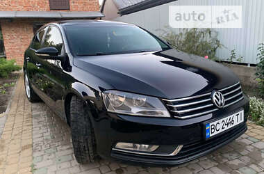 Седан Volkswagen Passat 2014 в Львові