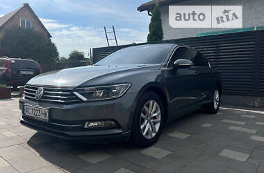 Седан Volkswagen Passat 2015 в Луцке